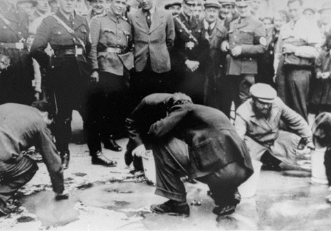 Humiliation





                                                          of Jews in
                                                          1938 Austria